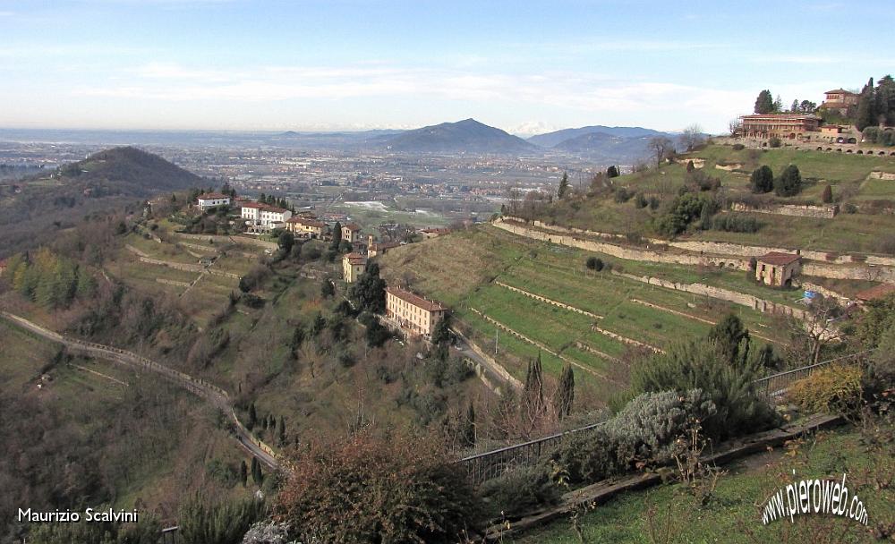 37 Panorama da via San Vigilio.JPG